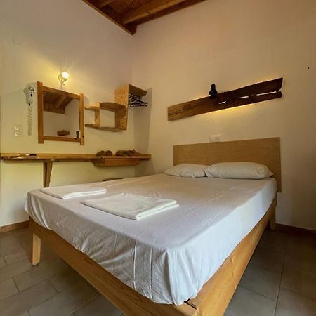 Pension Oasis Votsi  Exteriör bild