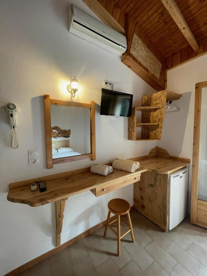 Pension Oasis Votsi  Exteriör bild