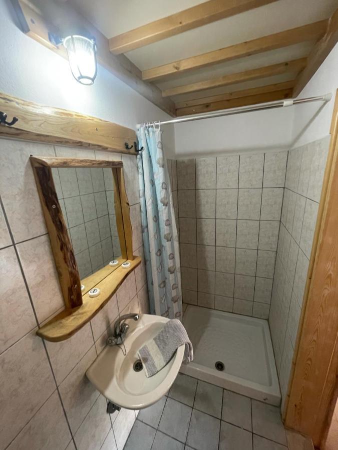 Pension Oasis Votsi  Exteriör bild