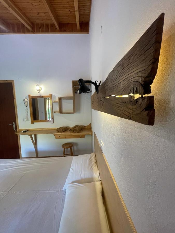 Pension Oasis Votsi  Exteriör bild