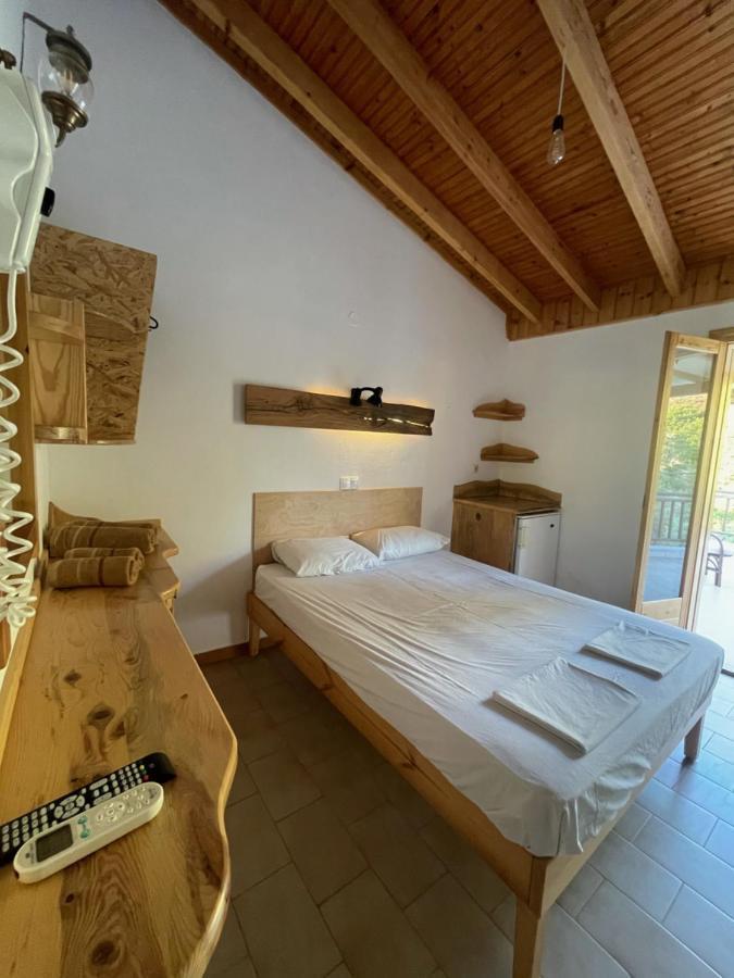Pension Oasis Votsi  Exteriör bild