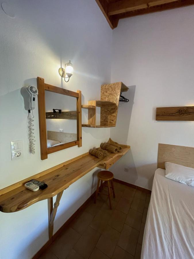 Pension Oasis Votsi  Exteriör bild