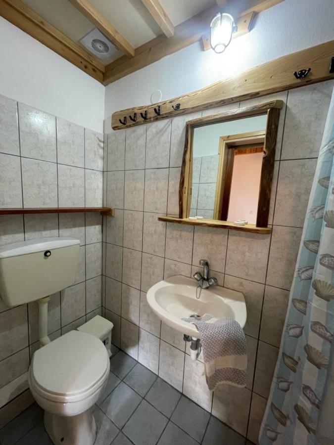 Pension Oasis Votsi  Exteriör bild